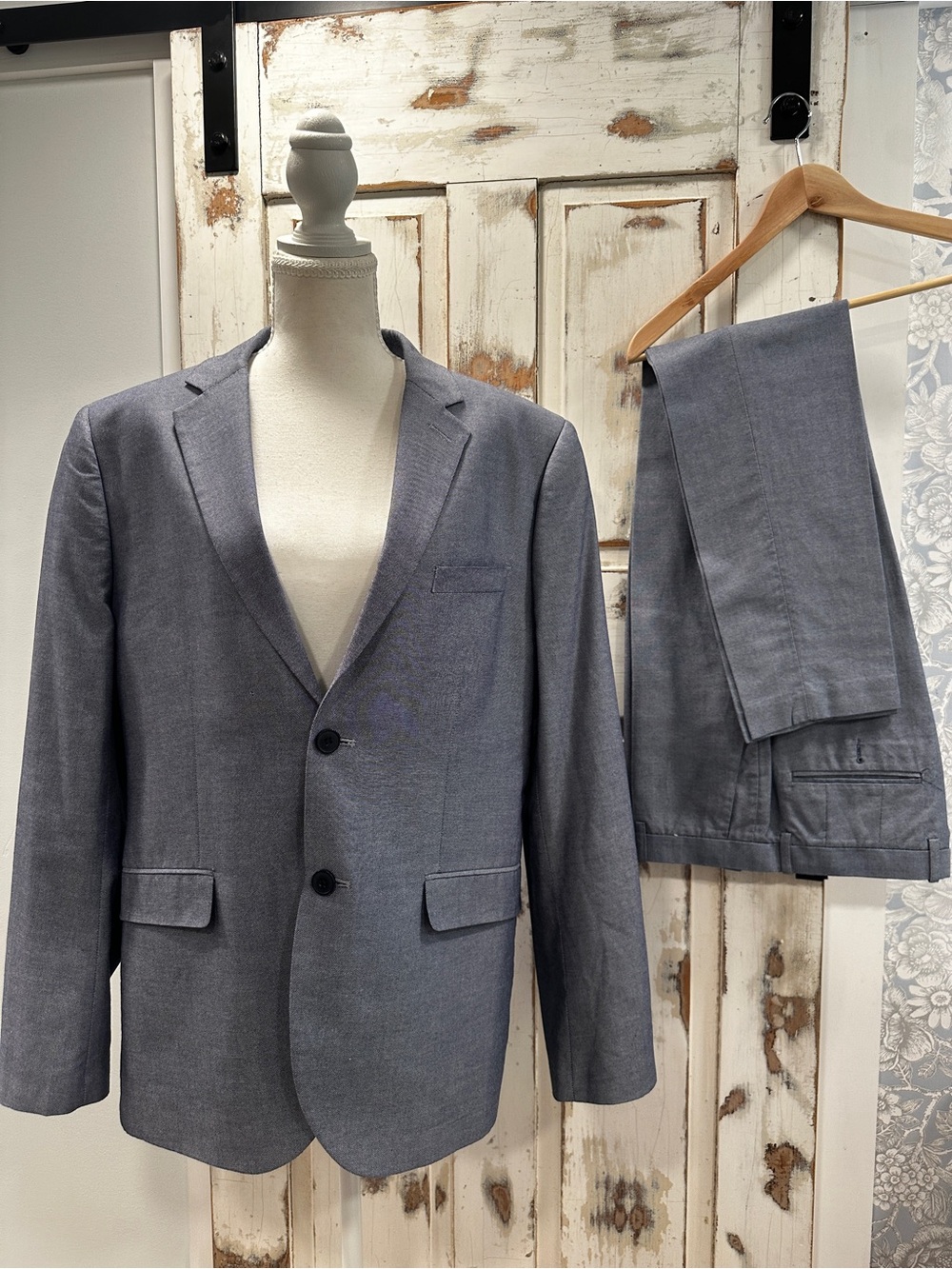 H&M Slim Fit Modern Two-Piece Suit Blazer 44R & Trousers 34R